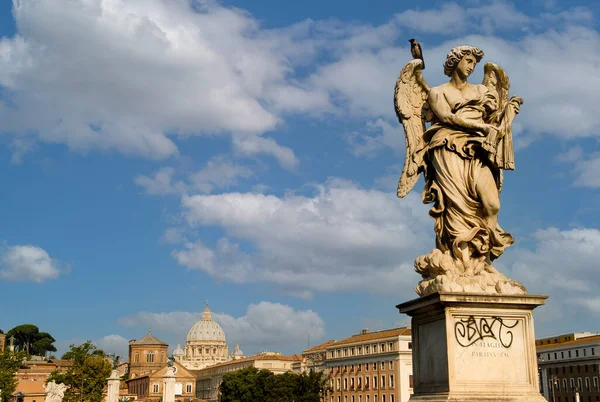Roma Itália Junho 2000 Uma Estátua Pedra Anjo Contra Céu — Fotografia de Stock