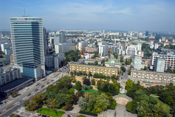 Varşova, Polonya - Eylül 2010: Parlak güneşli bir günde Varşova 'nın merkezinin havadan görünüşü
