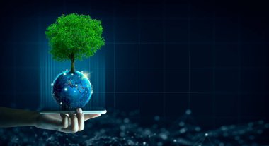 Teknoloji Ekonomisi 'nde akıllı telefonu tutan adam. Dünya 'da büyüyen ağaç ve kablo çerçevesi. Yeşil Bilgisayar, Yeşil Bilgi İşlem, CSR ve Bilişim Etiği Konsepti.