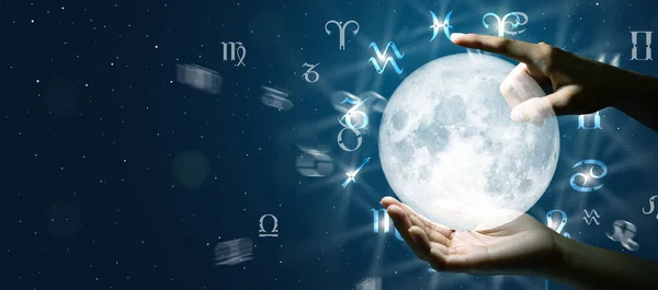 Signos Astrológicos Del Zodiaco Sobre Luna Mano Conocimiento Las Estrellas — Foto de Stock