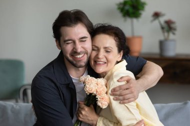 İki nesildir aile arasında özel bir kutlama var..