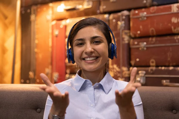 Skilled young indian woman holding video call meeting — Stock Photo, Image
