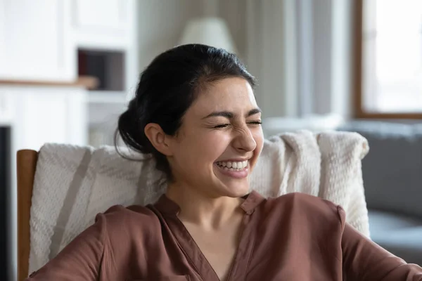 Close up image of laughing young Indian ethnicity woman — Stock Photo, Image