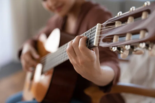Close up cropped view woman play guitar — Stock Photo, Image