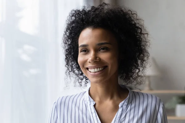 Head shot happy dreamy African American woman looking in distance — Stock Photo, Image