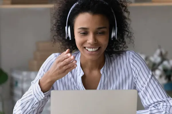 Head shot smiling African American woman in headphones chatting online — Stock Photo, Image