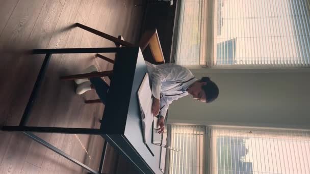 Concentrated young indian GP doctor working in office. — Stock Video
