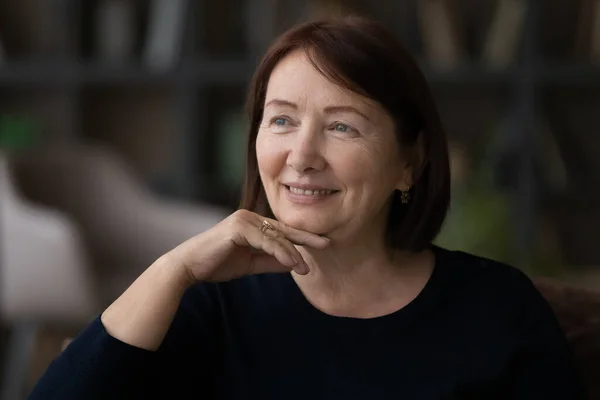 Head shot smiling dreamy mature woman visualizing good future — Stock Photo, Image