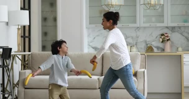 Little boy fight on bananas with Indian mom at home — Stock Video