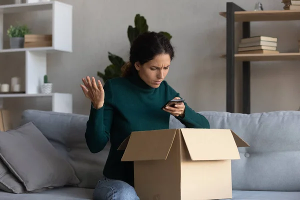 Angry latin female getting wrong order calling delivery to complain — Stock Photo, Image