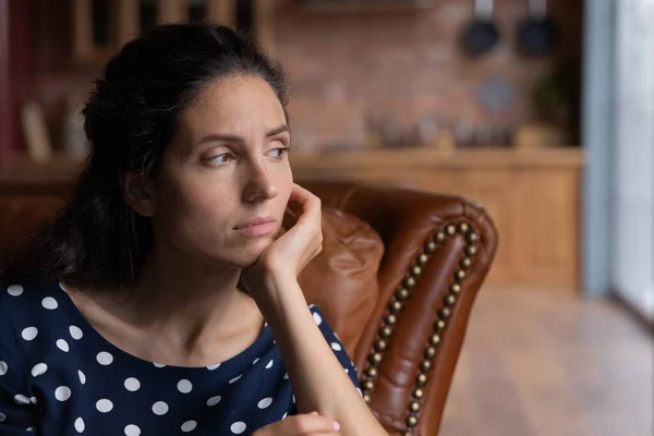 Unhappy frustrated young hispanic woman suffering from depression. — Stock Photo, Image