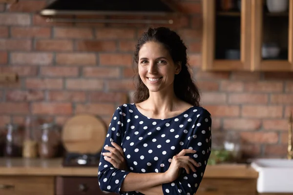 Portrait of smiling millennial hispanic woman posing indoors. — Stockfoto