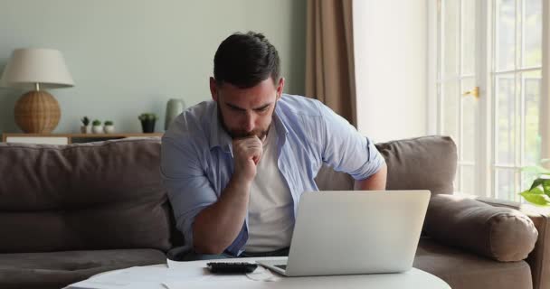 Anxious young man feel depressed unable to balance budget successfully — Stock videók