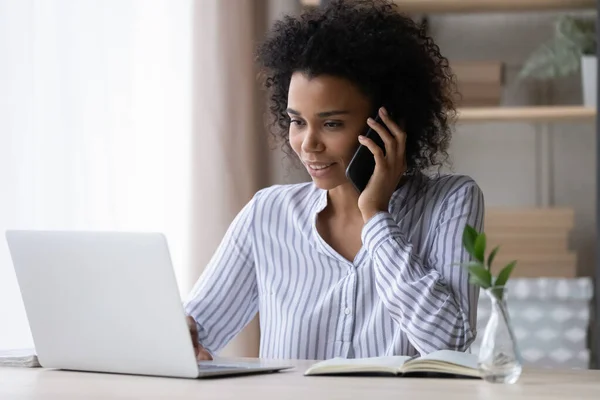 Focused beautiful millennial african ethnicity woman multitasking in office. — Stock Photo, Image