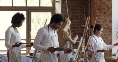 Bazı etnik gruplardan genç sanatçılar iş başında