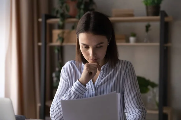 Serious young business woman studying insurance contract — Stockfoto