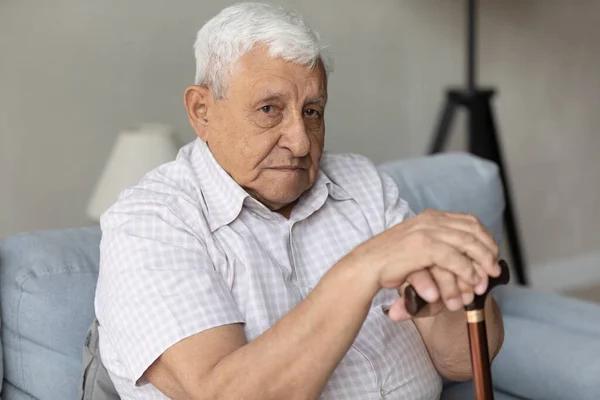 Unhappy pensive old man looking in distance. – stockfoto