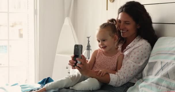 Young woman her daughter have fun enjoy new mobile application — Video Stock