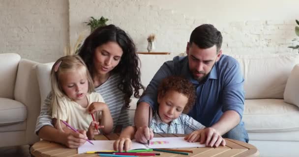 Couple and kids drawing together with pencils at home — 비디오