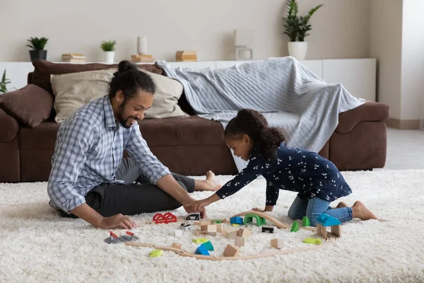 Happy dad and adorable daughter girl playing with construction blocks — Photo