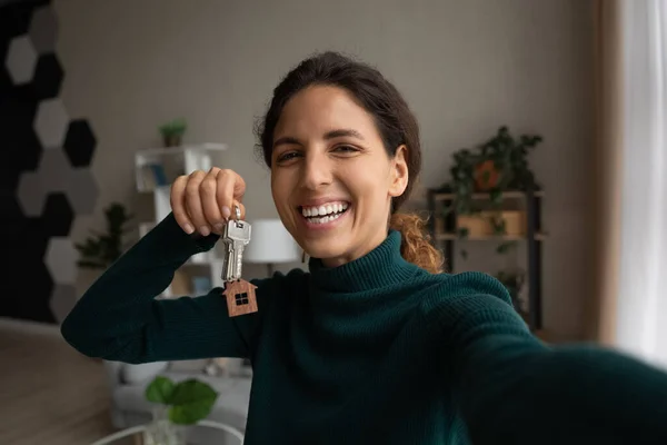 Happy young woman holding keys in hands, recording selfie video. — Stok fotoğraf