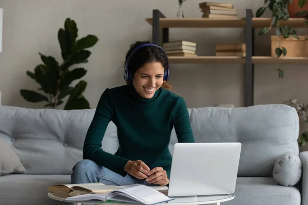 Happy beautiful woman studying distantly at home. — стоковое фото