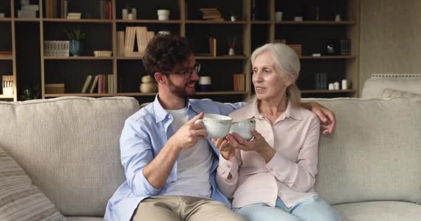 Older woman her adult son drink tea enjoy warm conversation — Stok Video