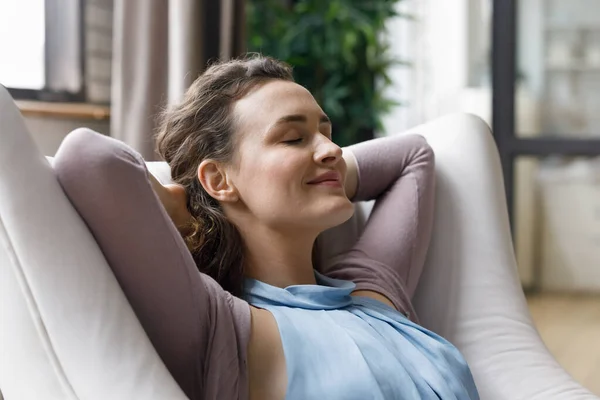 Smiling peaceful millennial woman sleeping in armchair. — Stok Foto