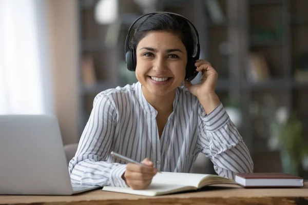 Portrait of smiling Indian woman listening online lecture. — Fotografia de Stock