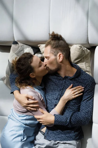 Loving passionate young married family couple kissing at home. — Stock Fotó