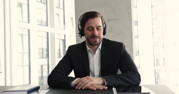 Businessman wear headset greets client, start speaking on teleconference — Vídeo de Stock