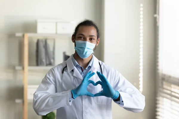 Happy young African American doctor showing love symbol. — Stock Photo, Image