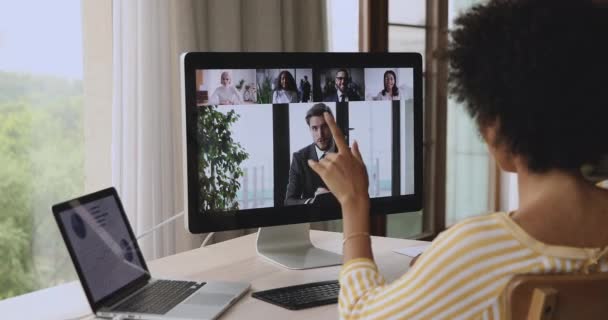 Különböző üzleti partnerek vesznek részt videokonferencián — Stock videók