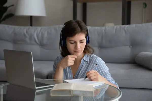 Focused millennial woman studying on online courses. — Stock Photo, Image
