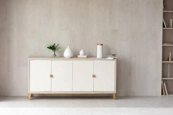 Meuble minimaliste commode moderne blanc dans une pièce vide — Photo