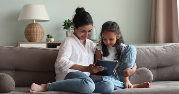 Indian mother showing to daughter new application on digital tablet — Stock Video