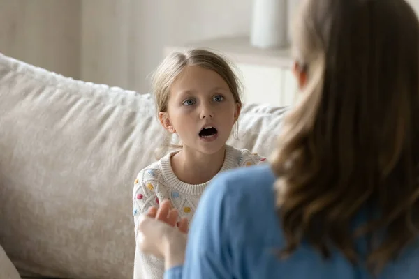 Speech therapist helping kid with pronunciation problems, — Stock Photo, Image