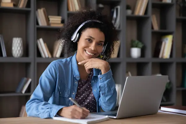 Portrait of smiling smart African American woman studying online. — Stock Photo, Image