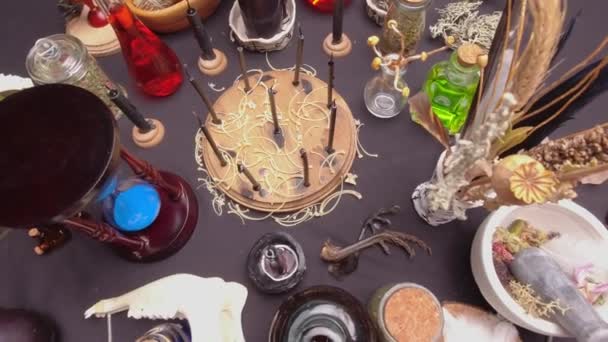 마법은 잡초와 유태교의 신비술의 할로윈을 마법의 물건들 상징들로 구성된 의식들 — 비디오