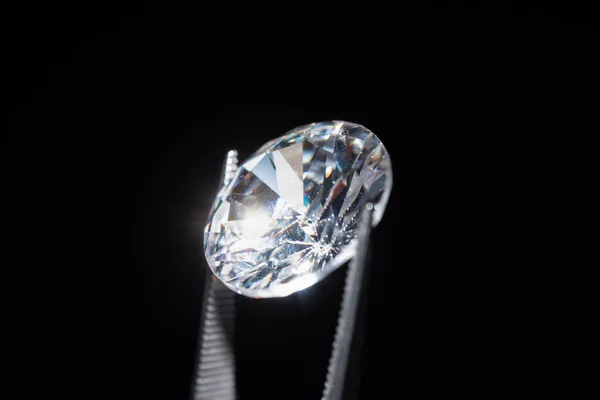 Loose Diamond Tweezers Selective Focus Macro Shot Precious Stone Inspection — Stock Photo, Image