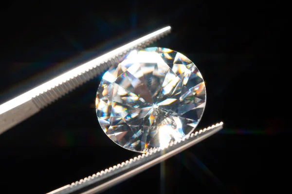 Diamond Twezers Επιλεκτική Εστίαση Επιθεώρηση Και Ανάλυση Της Λαμπρής Ποιότητας — Φωτογραφία Αρχείου