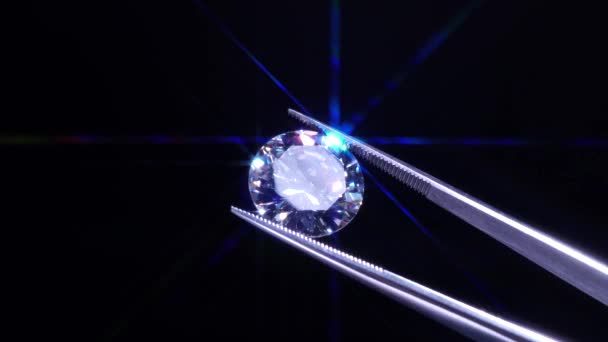 Diamante Pinças Foco Seletivo Inspeção Análise Qualidade Brilhante Polimento Cristal — Vídeo de Stock