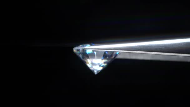 Mano Sostenida Pinzas Calidad Diamante Inspección Enfoque Selectivo Chips Daños — Vídeos de Stock