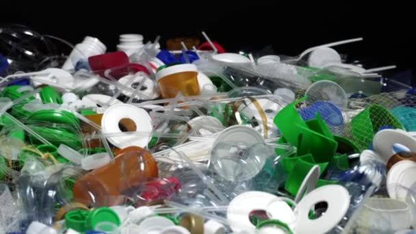 リサイクル1回使用プラスチックボトルやゴミ リサイクルプラント設備の図 プラスチックごみは 環境への過剰生産と害 野生生物への脅威 人間の健康への影響 — ストック動画