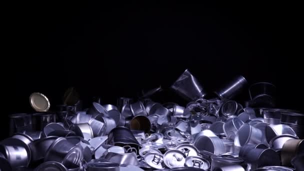 Metalowe Aluminiowe Puszki Nieulegające Biodegradacji Śmieci Przestrzenią Reklam Aluminiowe Śmieci — Wideo stockowe