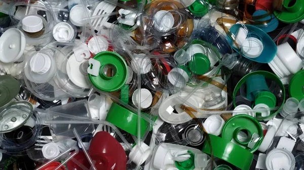 Lixo Plástico Uso Único Agregado Familiar Sensibilizar Para Poluição Excessiva — Fotografia de Stock