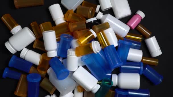 Wiele Leków Receptę Butelek Tabletek Farmaceutyczne Leki Generyczne Puste Plastikowe — Wideo stockowe