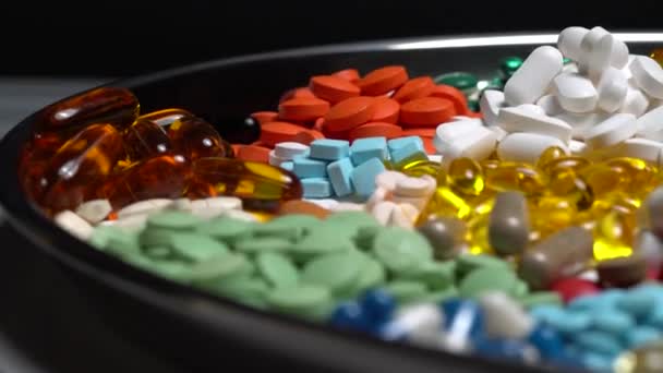 Крайне Крупным Планом Различных Таблеток Макро Укол Многоцветных Бытовых Лекарств — стоковое видео