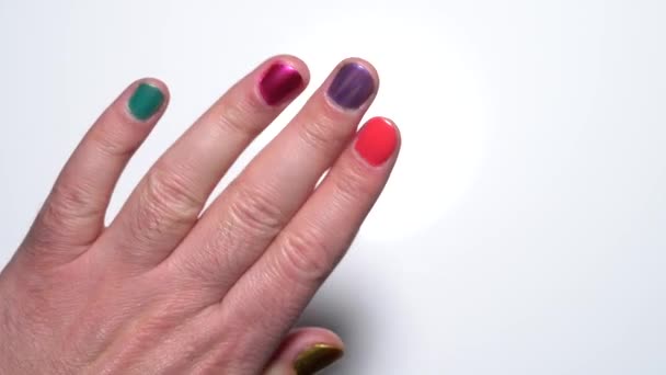 Mann Hand Mit Gay Pride Flagge Fingernägel Farben Gender Flüssigkeit — Stockvideo