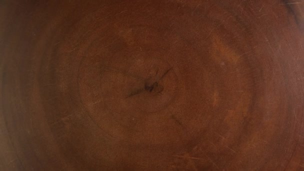 Wooden circle stump trunk background from top. Saw cross section cut tree wood rotation. — Stock Video